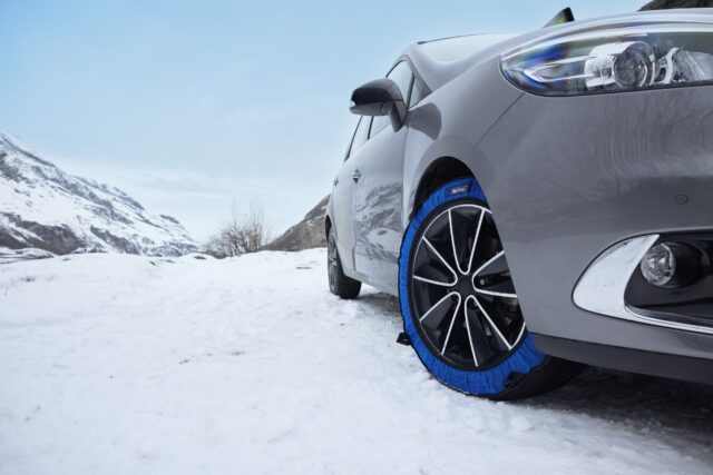 Shooting Norauto, visuel de chaussettes de neige sur une voiture